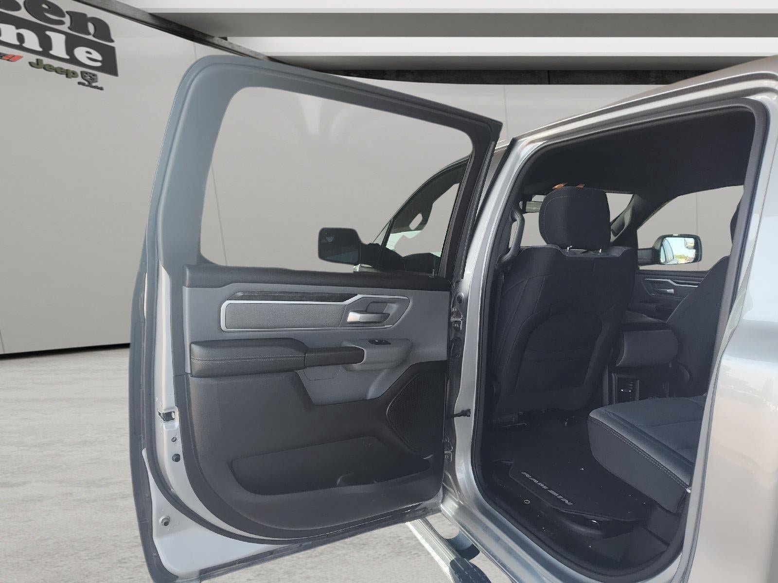 Used 2022 RAM 1500 Big Horn AWD/4WD image 7