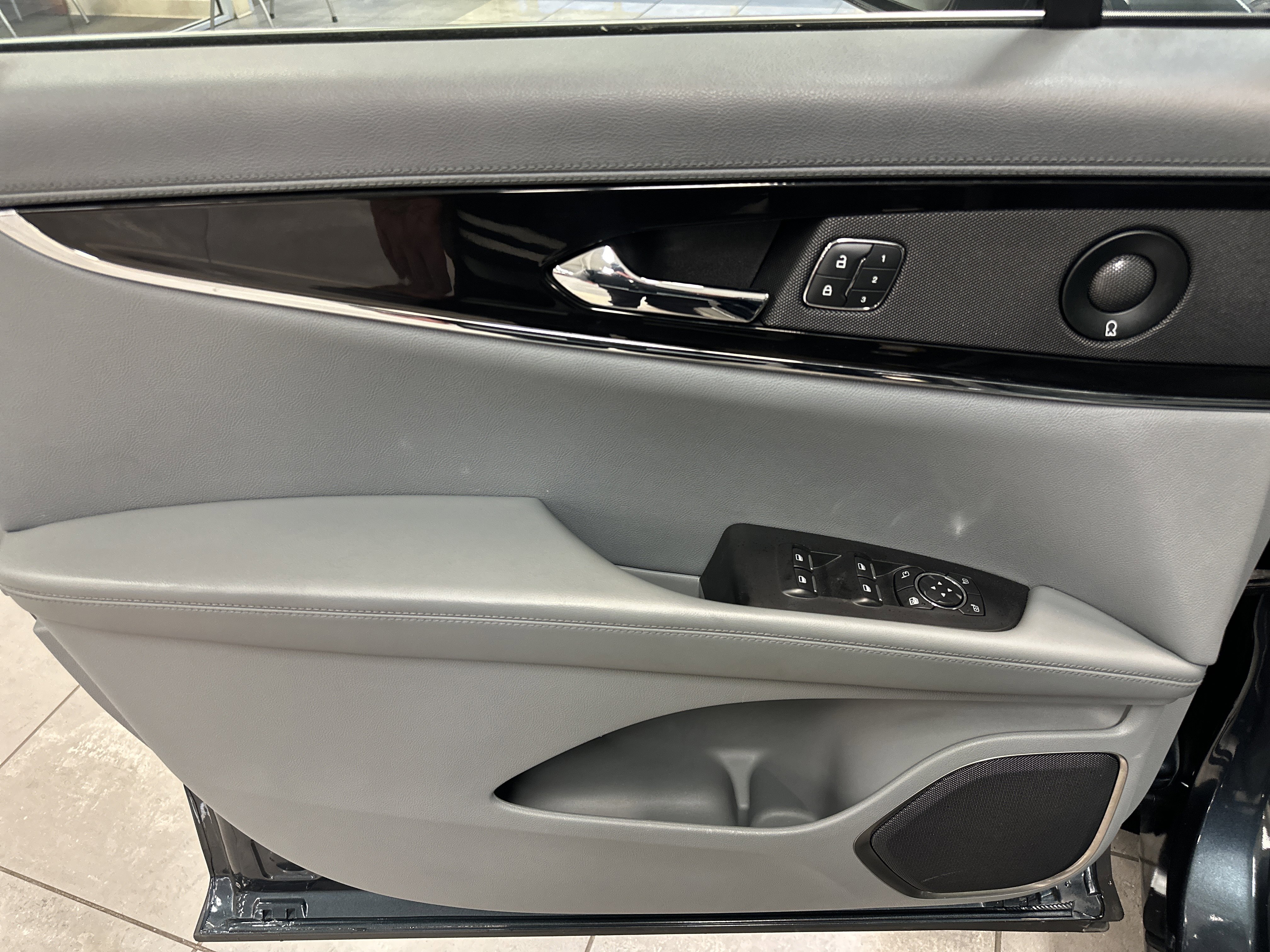 Used 2022 Lincoln Nautilus Reserve w/ Luxury Package image 20