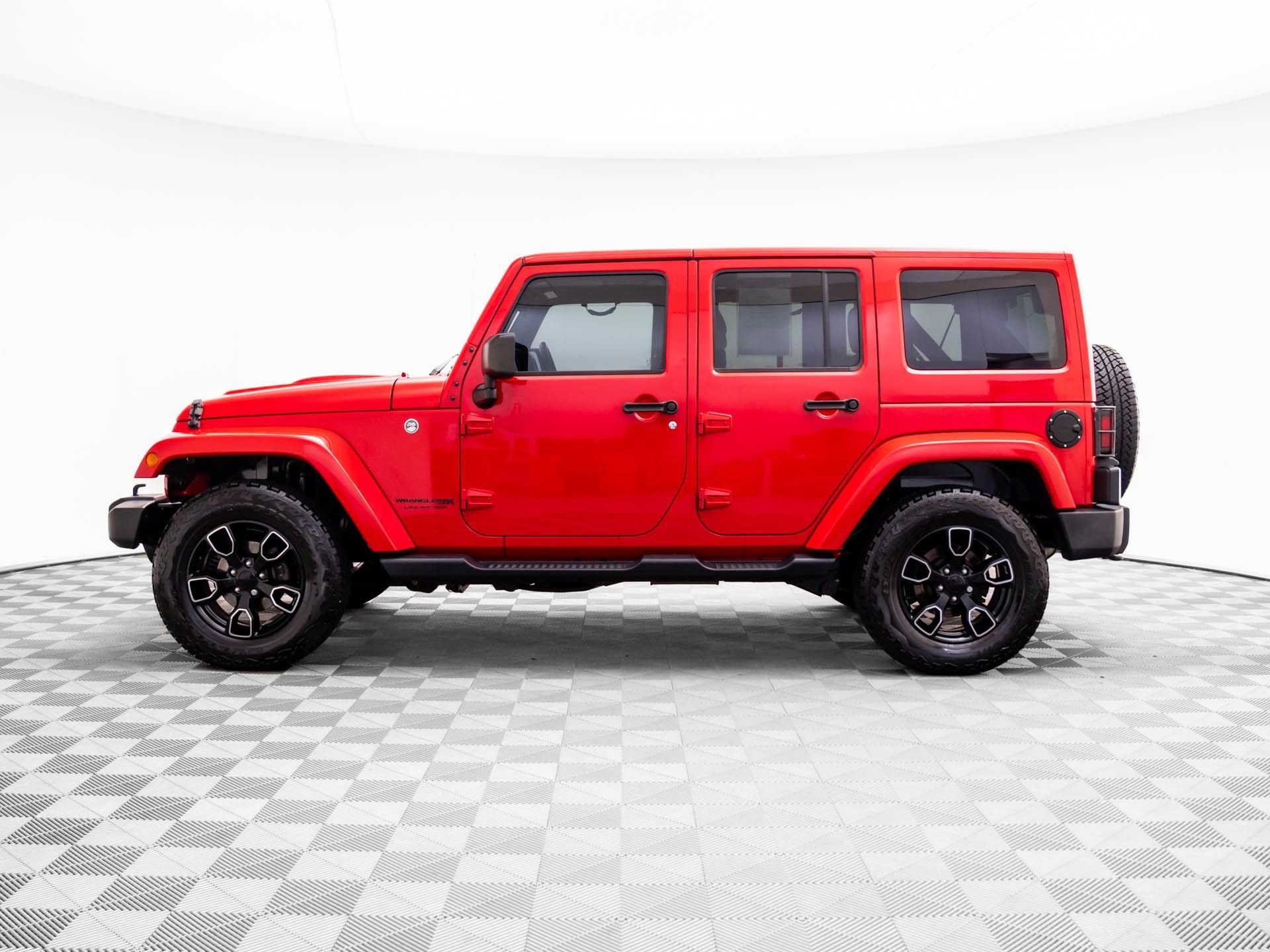 Used 2018 Jeep Wrangler Unlimited Sahara image 2