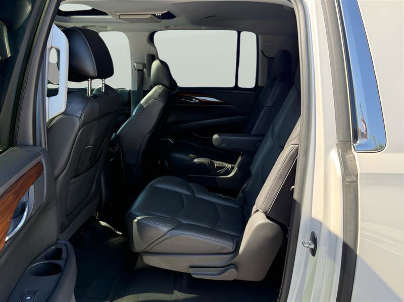 Used 2016 Cadillac Escalade ESV Luxury RWD image 29
