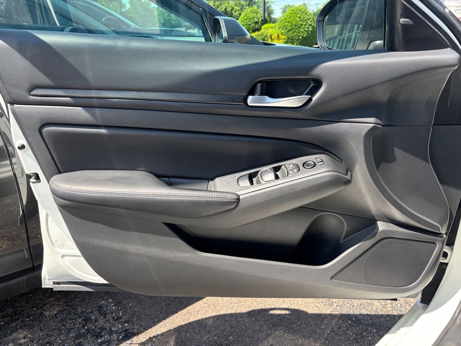 Used 2025 Nissan Altima 2.5 SV FWD image 18