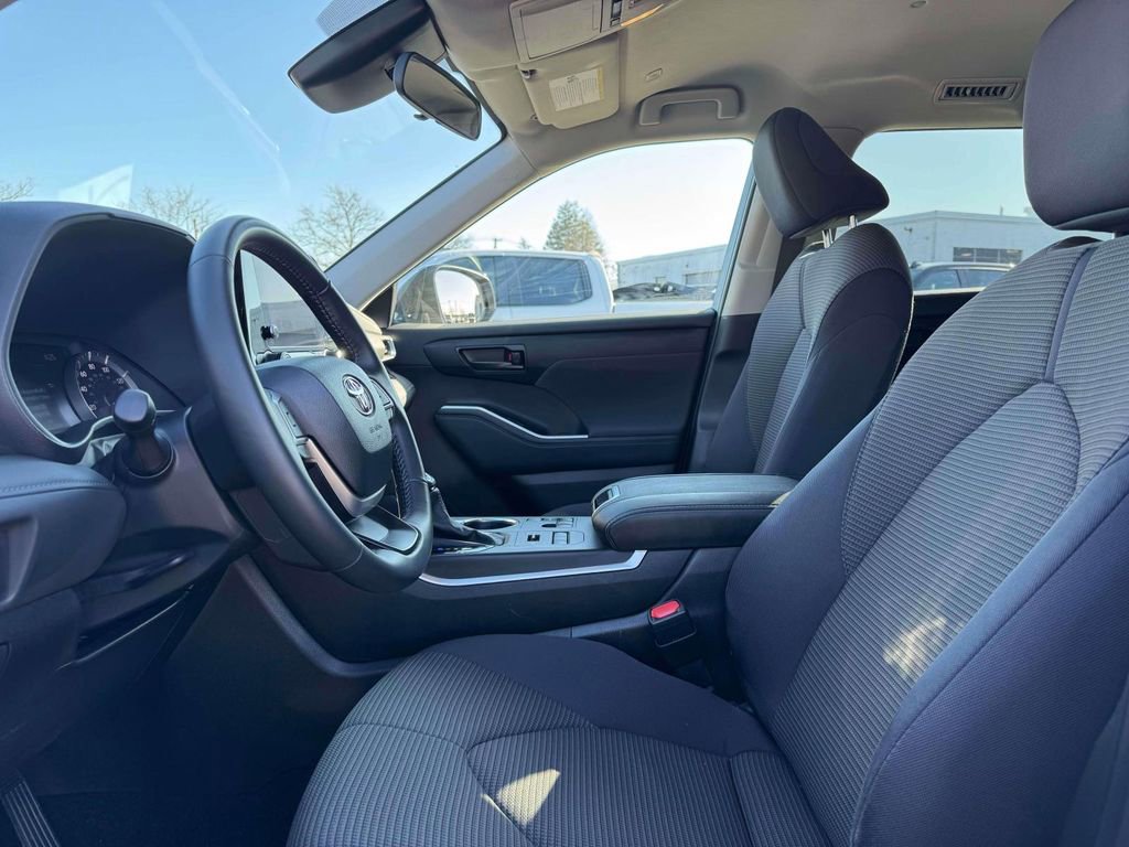 Used 2024 Toyota Highlander LE image 13