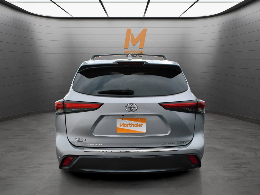 Used 2023 Toyota Highlander Limited image 3