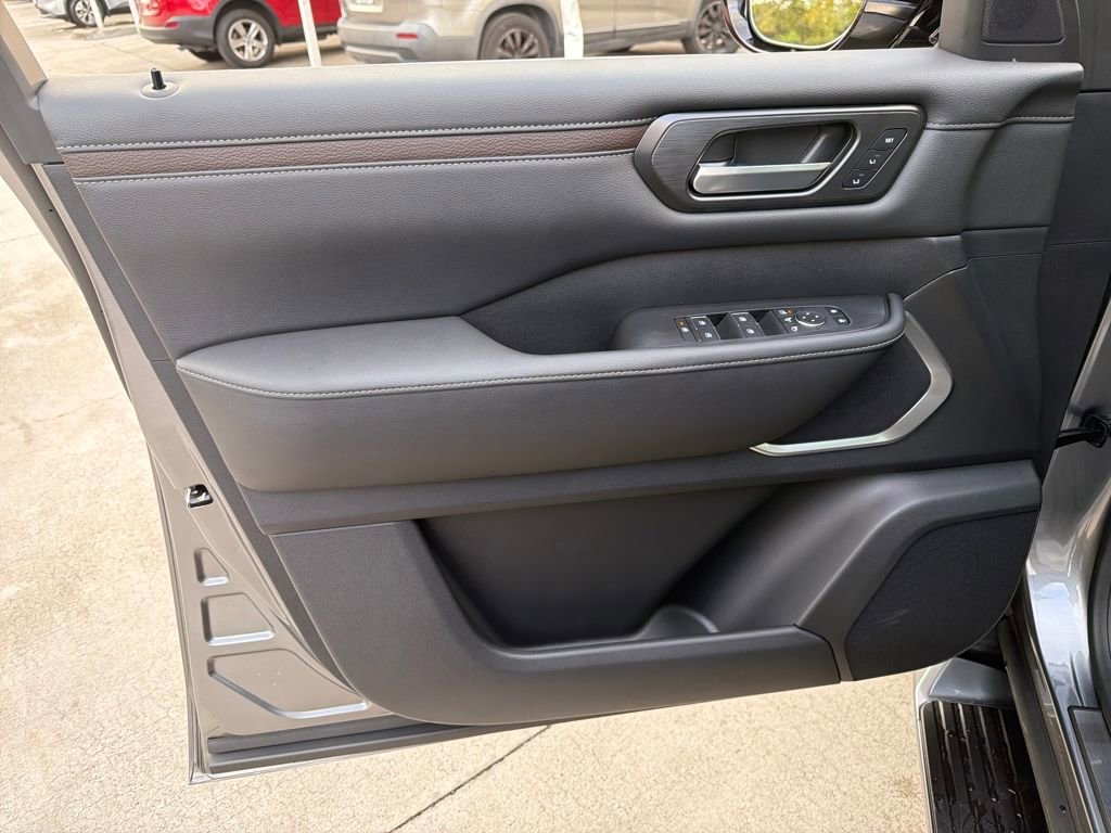 New 2026 Nissan Armada Platinum Reserve image 17