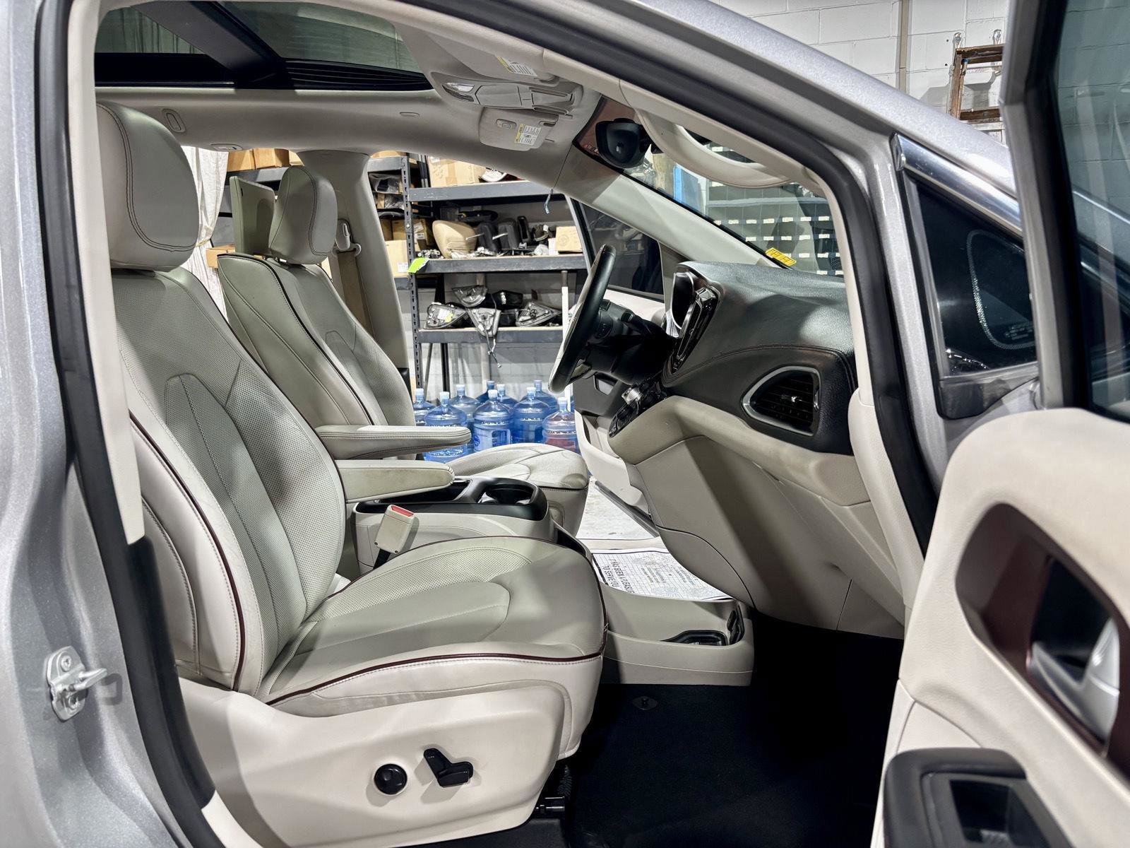 Used 2017 Chrysler Pacifica Limited w/ UConnect Theater Package image 7