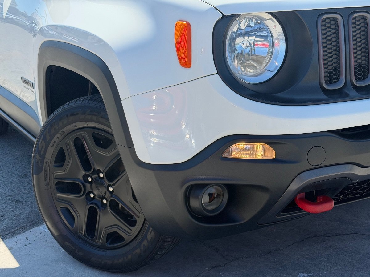 Used 2017 Jeep Renegade Trailhawk AWD/4WD image 3