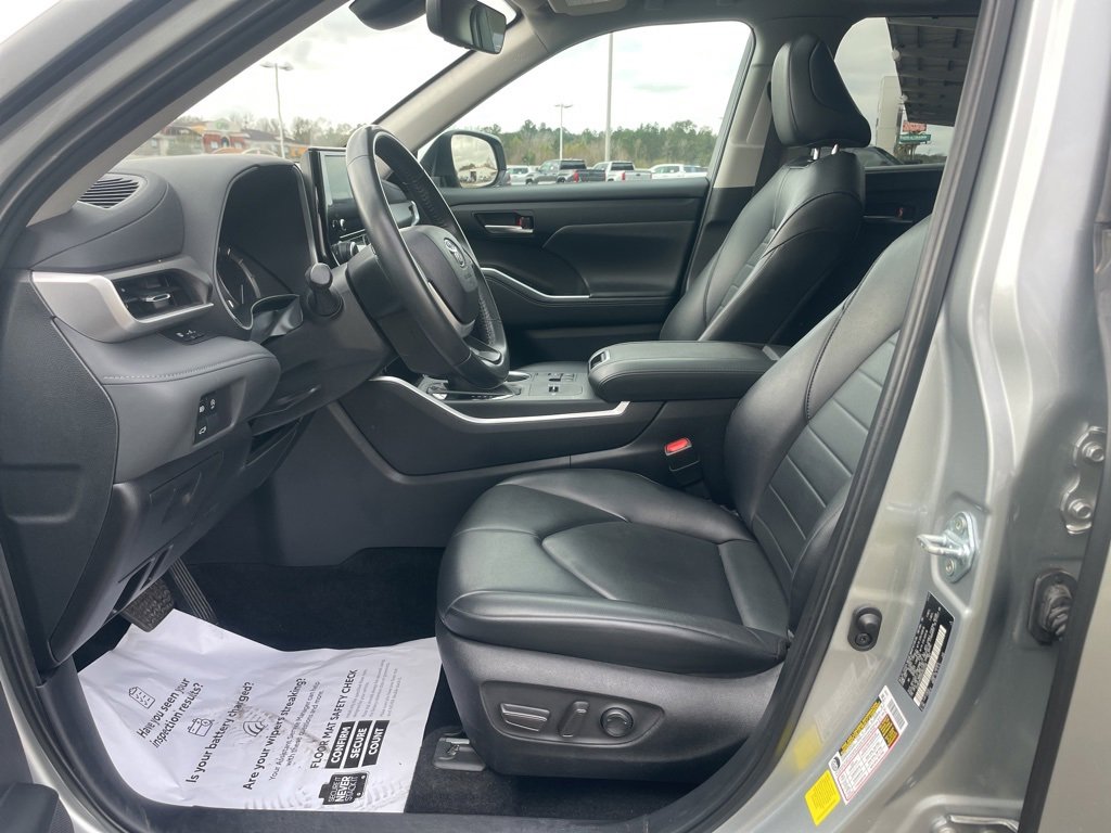 Used 2024 Toyota Highlander XLE image 10