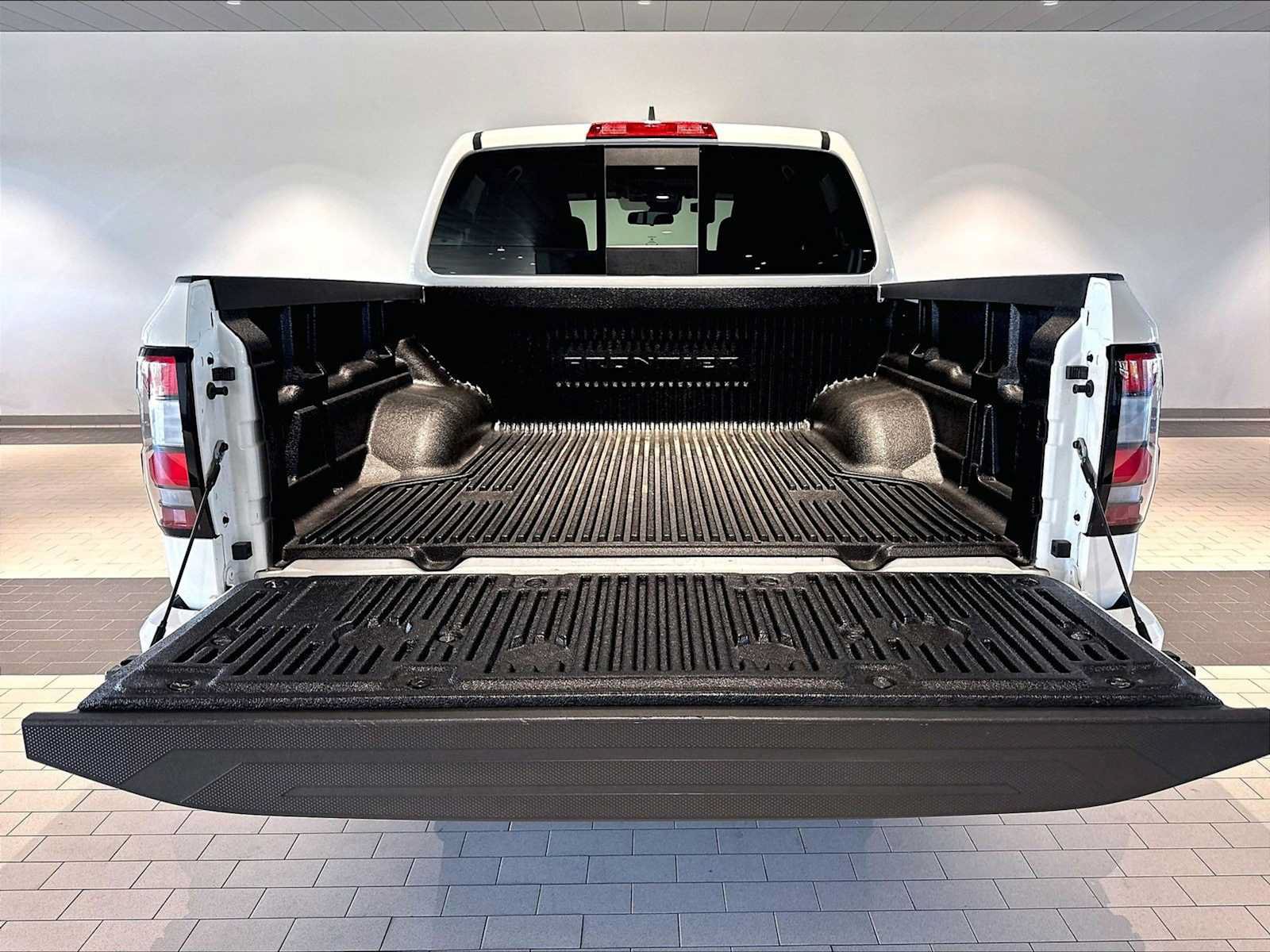 Used 2023 Nissan Frontier PRO-4X w/ Tow Package AWD/4WD image 33