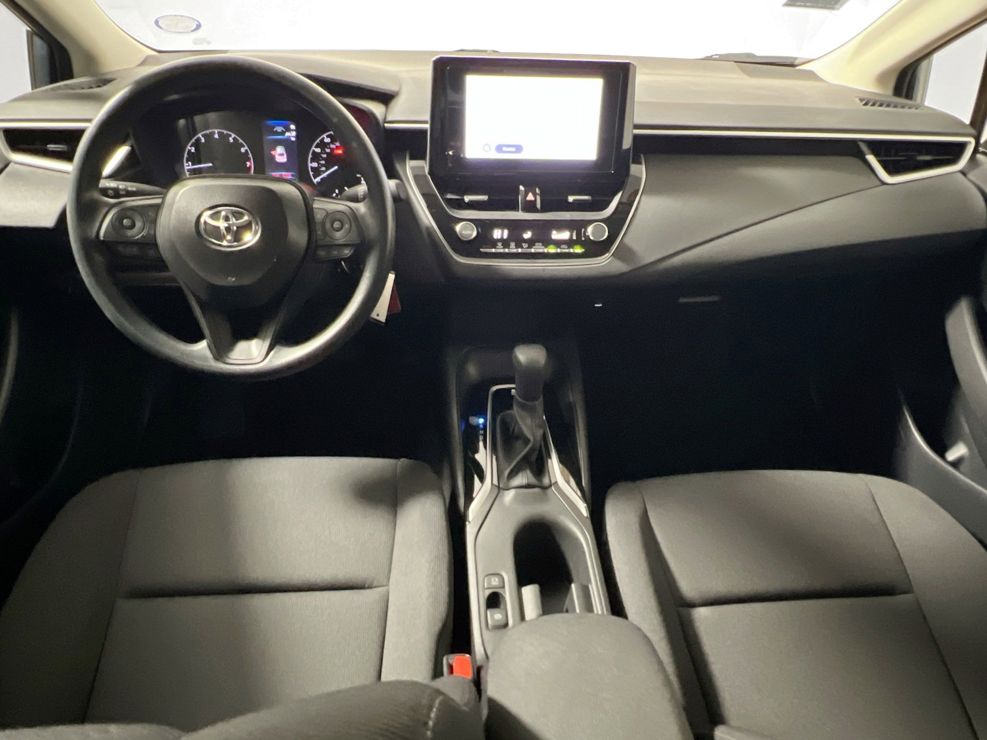 Used 2025 Toyota Corolla LE image 29