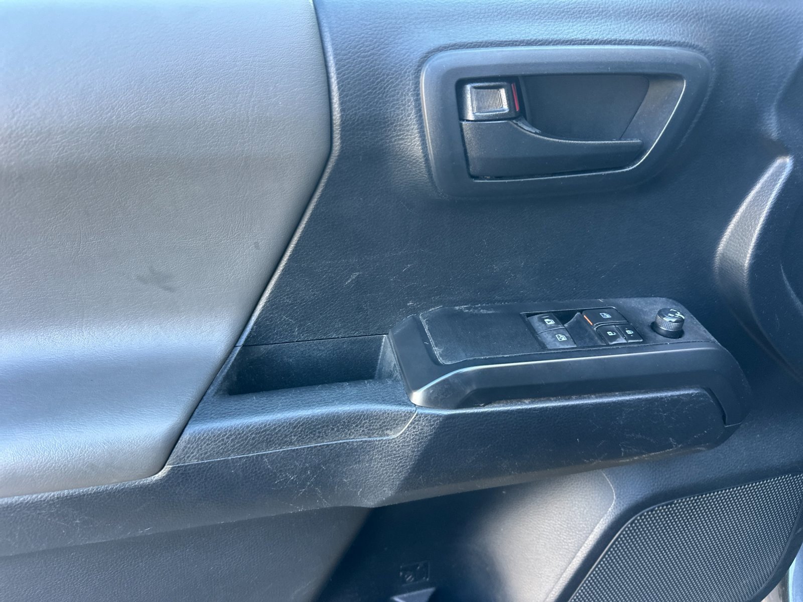 Used 2019 Toyota Tacoma SR image 10