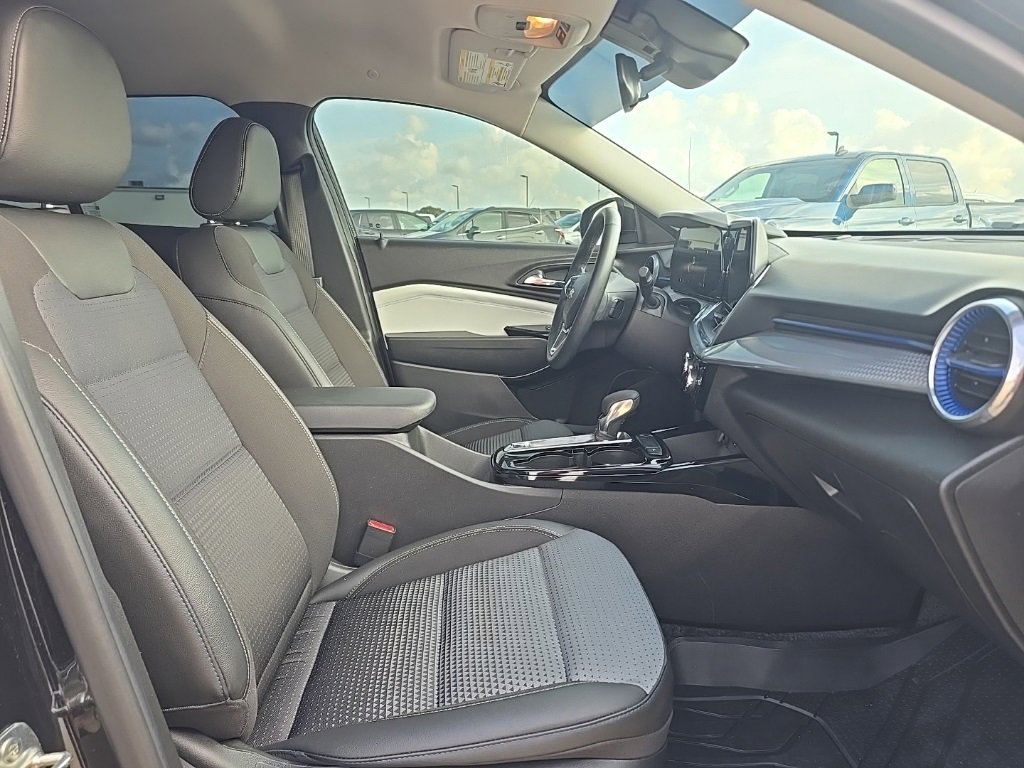 Used 2024 Chevrolet Trax LT w/ Driver Confidence Package image 13