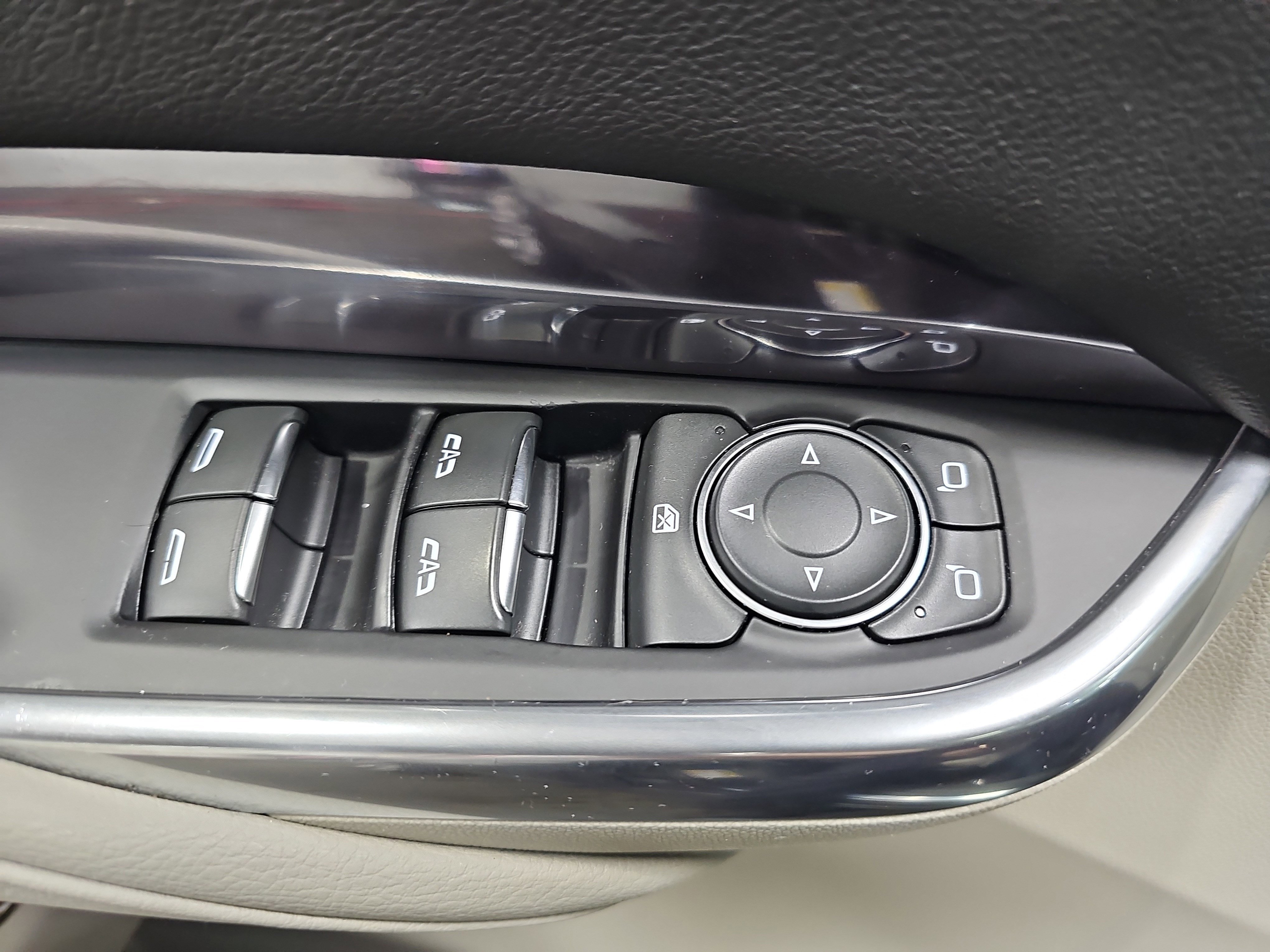 Used 2021 Cadillac XT4 Luxury w/ Cold Weather Package image 28