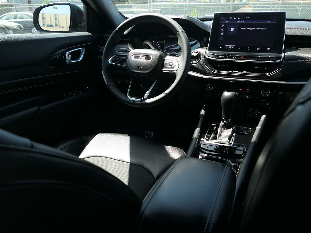 Used 2022 Jeep Compass Latitude FWD image 24