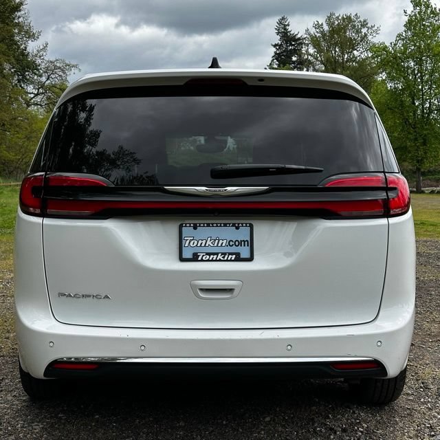 Used 2023 Chrysler Pacifica Touring-L FWD image 10