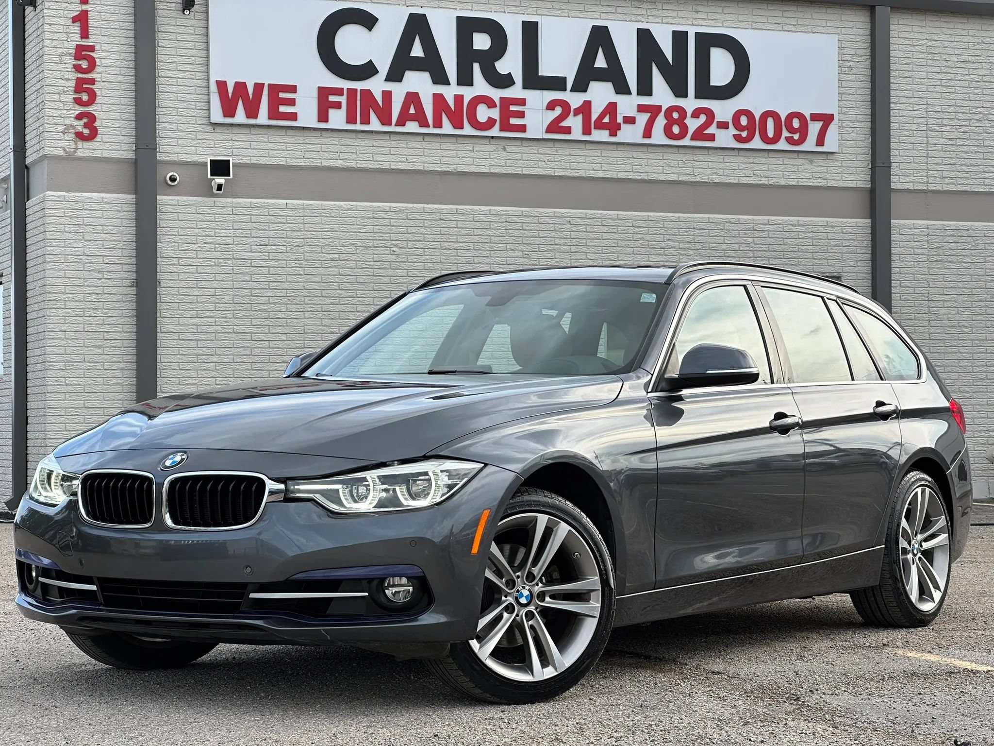 Used 2017 BMW 330i xDrive Wagon AWD/4WD image 1