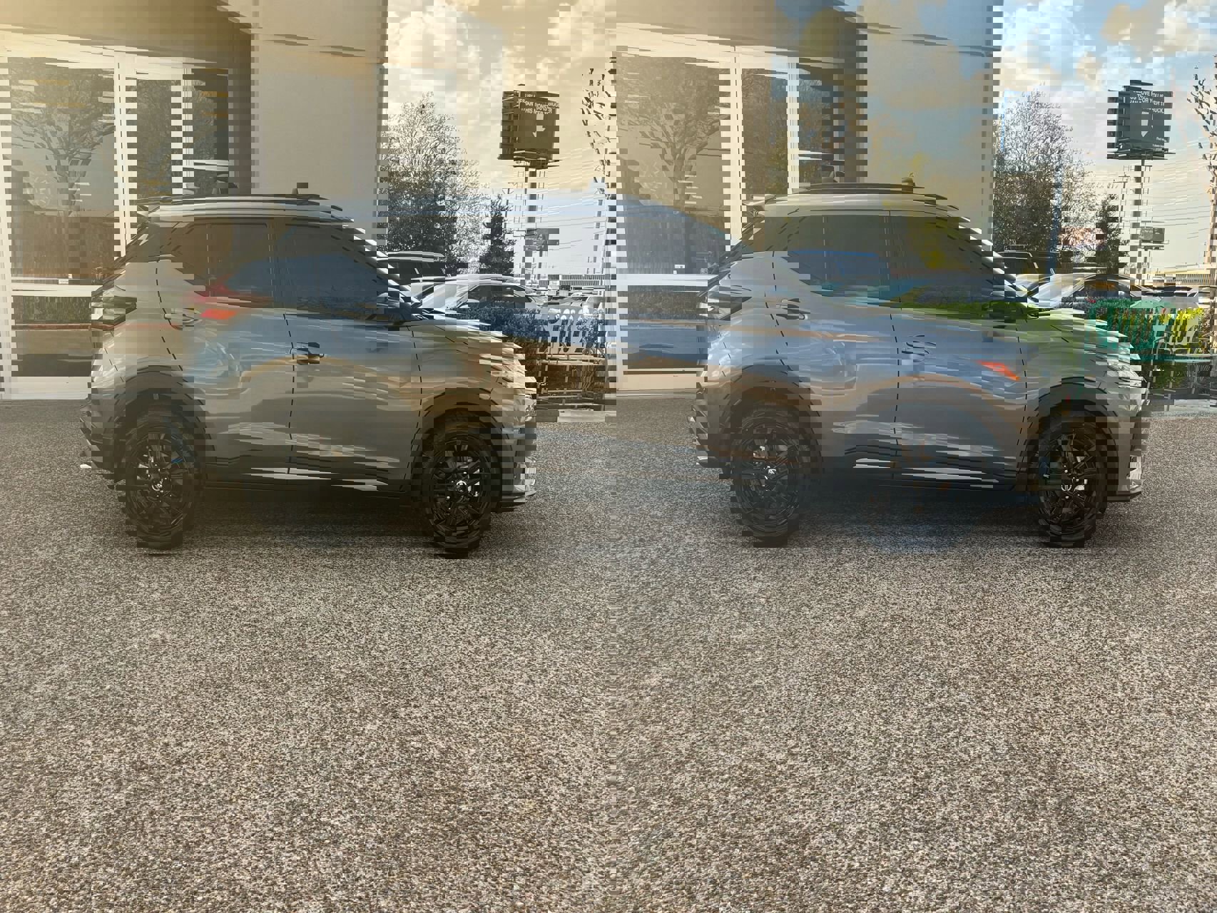 Used 2021 Nissan Kicks SR w/ SR Premium Package image 5