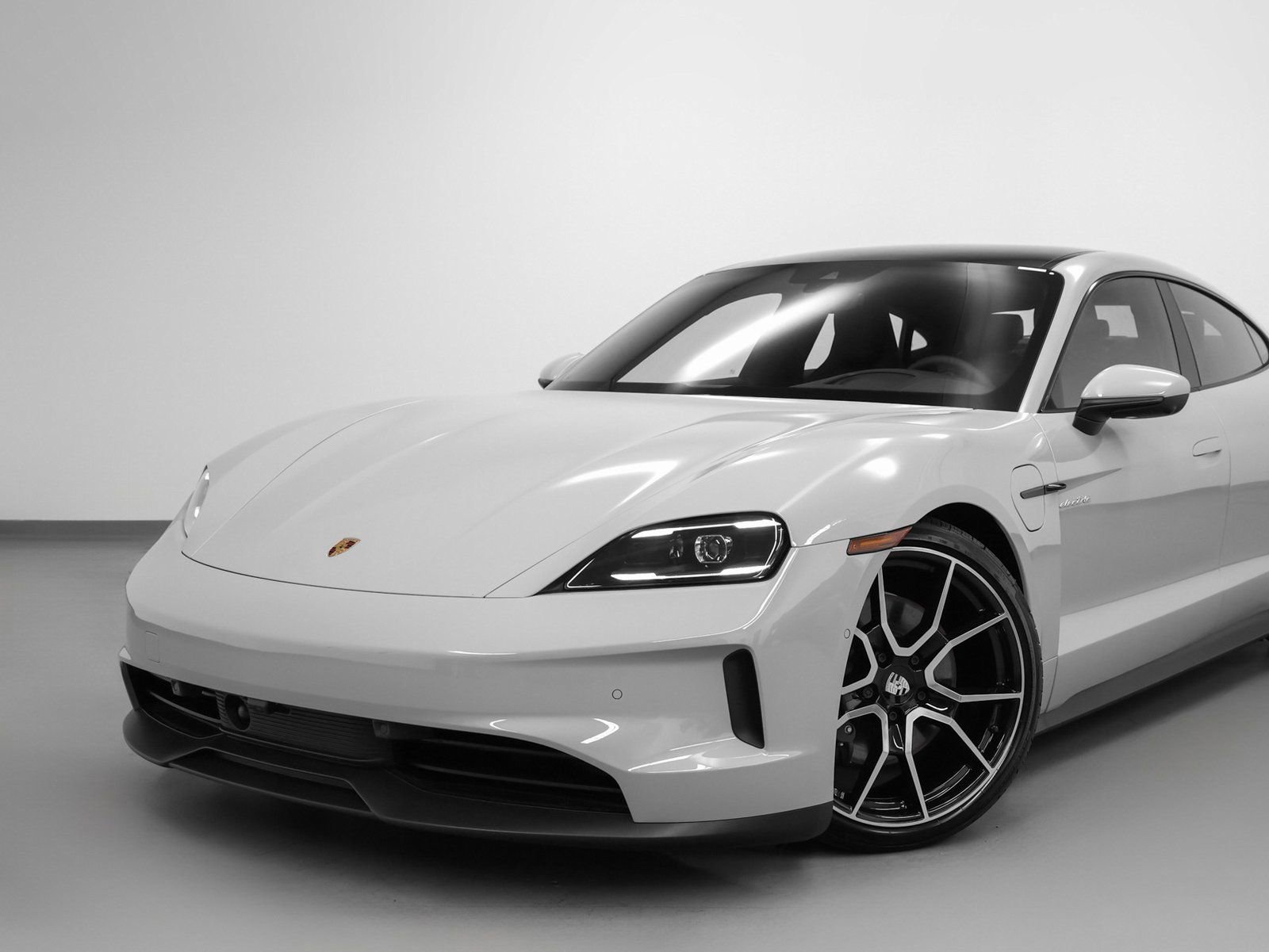 New 2025 Porsche Taycan image 7