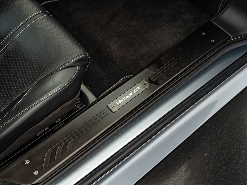 Used 2015 Aston Martin V8 Vantage GT RWD image 40