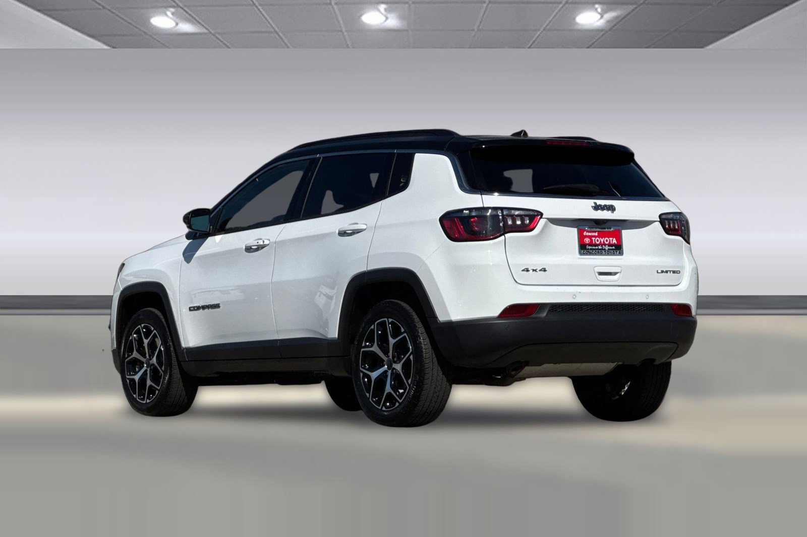 Used 2025 Jeep Compass Limited image 7