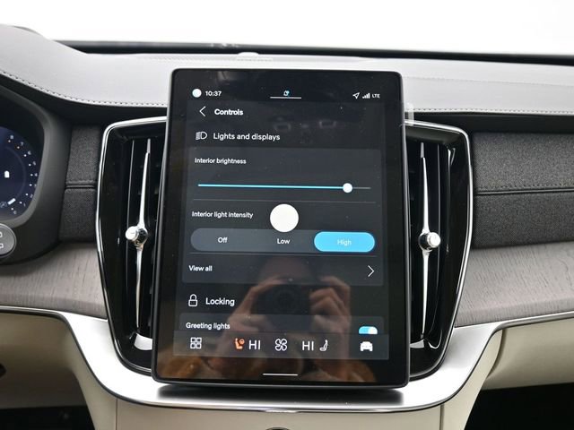 New 2026 Volvo XC90 B6 Ultra w/ Protection Package image 17