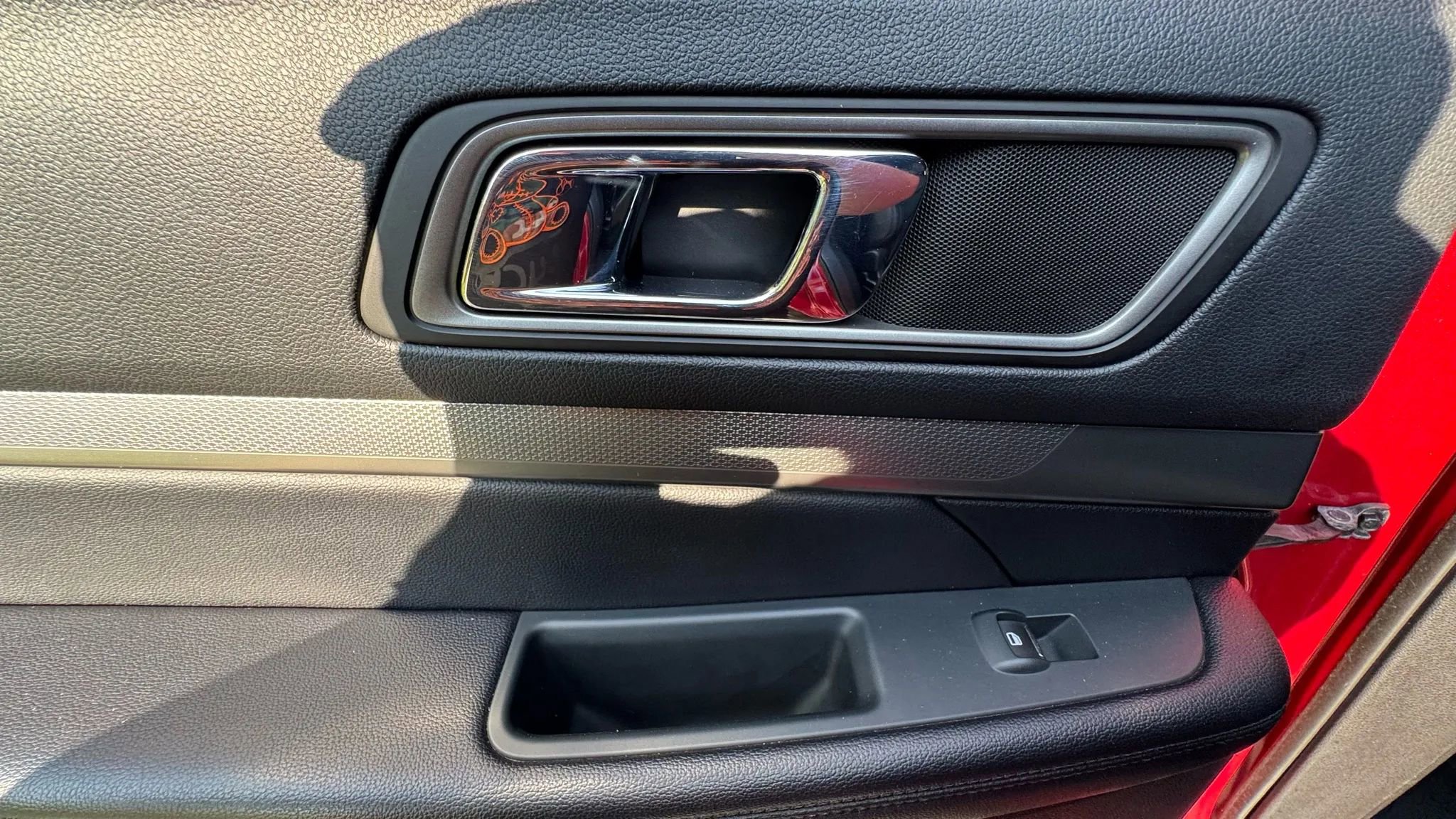 Used 2018 Ford Explorer XLT w/ Equipment Group 202A image 16