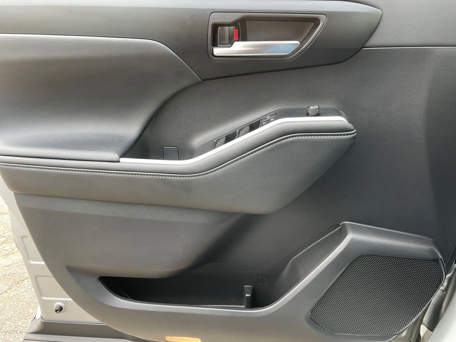 Used 2025 Toyota Highlander XSE image 18