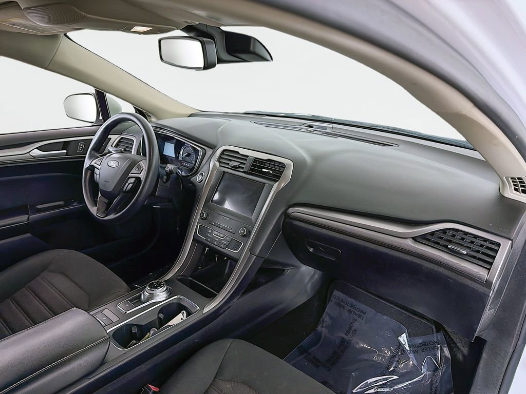 Used 2020 Ford Fusion SE image 16