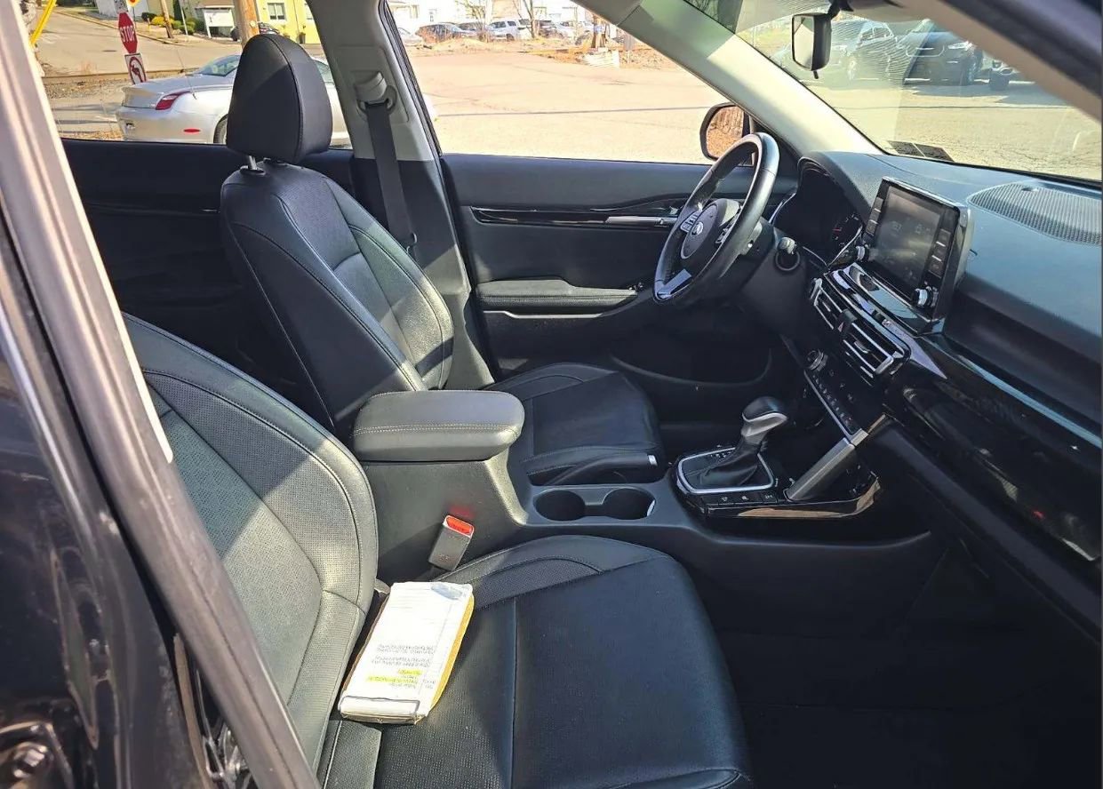 Used 2021 Kia Seltos EX image 41