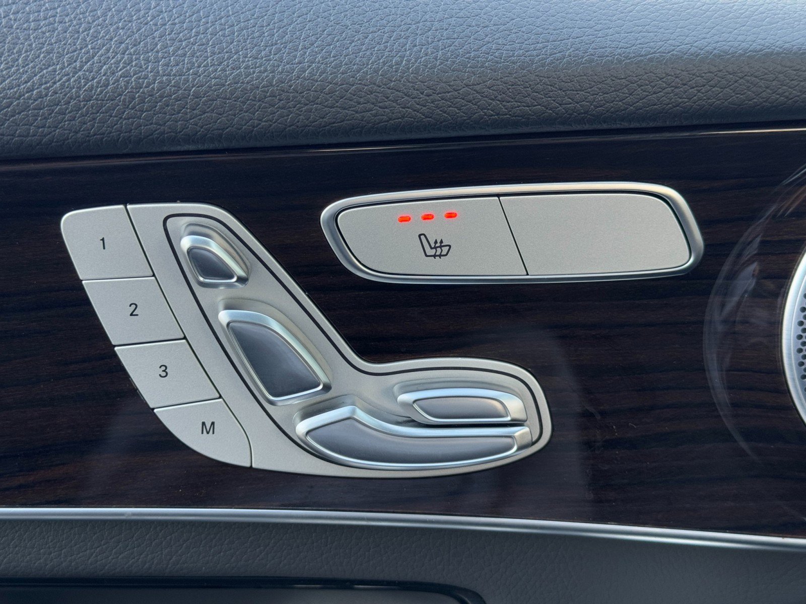 Used 2020 Mercedes-Benz GLC 350e 4MATIC image 17