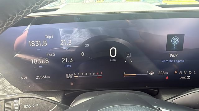 Used 2025 Buick Enclave Preferred AWD/4WD image 15