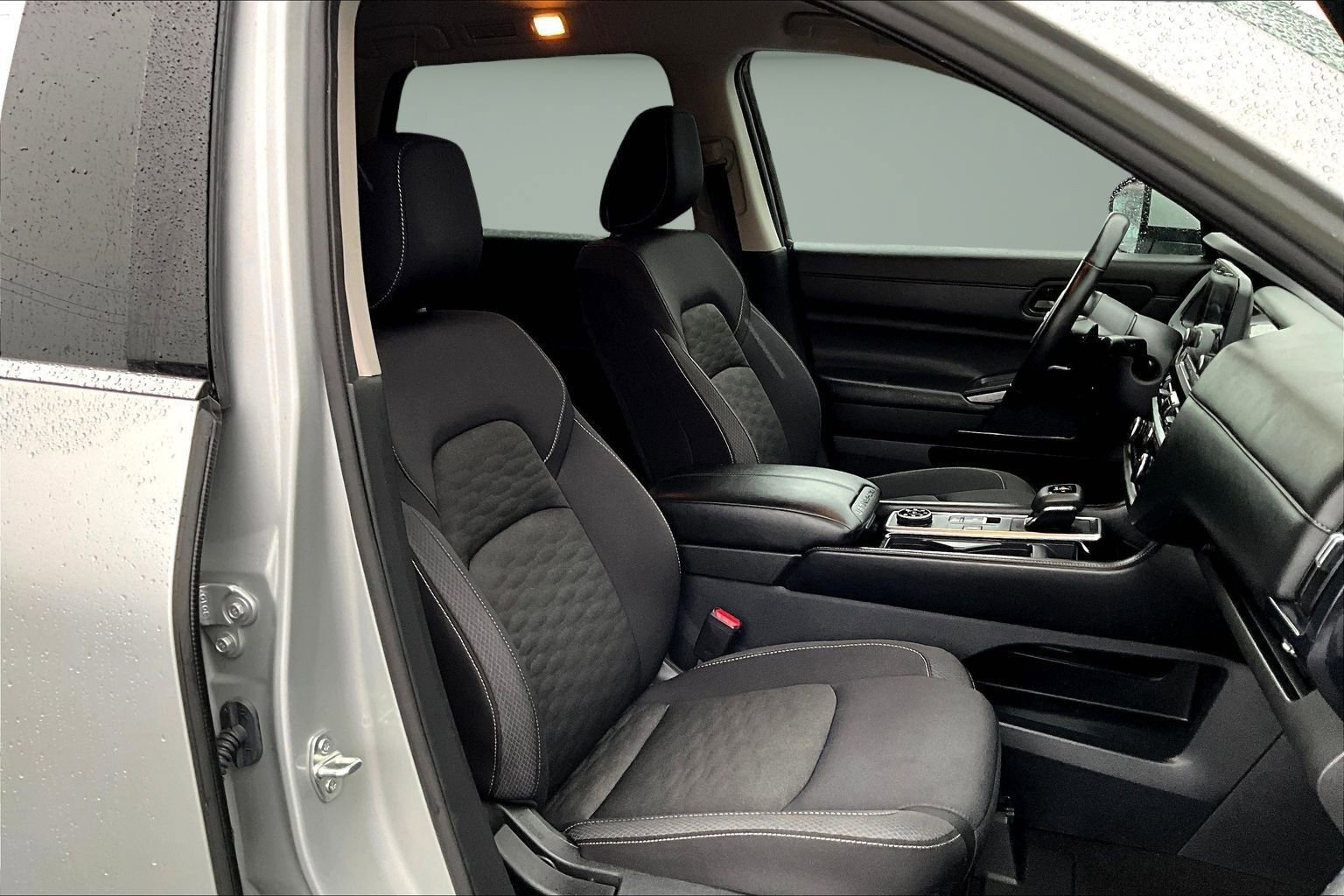 Used 2024 Nissan Pathfinder SV image 28
