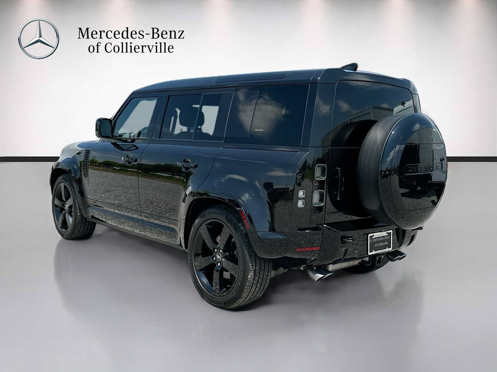 Used 2025 Land Rover Defender 110 V8 AWD/4WD image 7