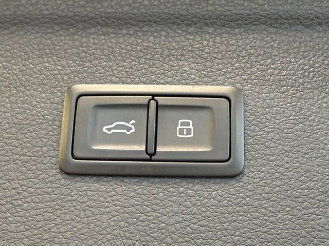 Used 2022 Audi Q5 e Premium Plus w/ Premium Plus Package image 37