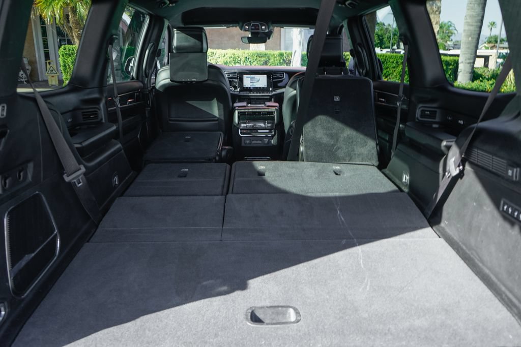 Used 2022 Jeep Wagoneer Series III w/ Rear Seat Video Group 1 AWD/4WD image 9