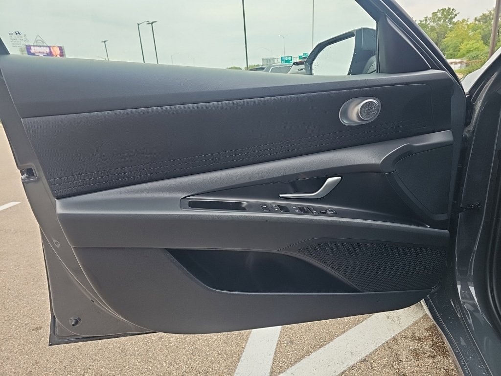 New 2026 Hyundai Elantra SE FWD image 10