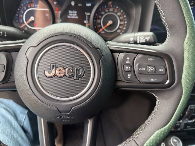 Used 2025 Jeep Gladiator Mojave w/ Convenience Group image 18