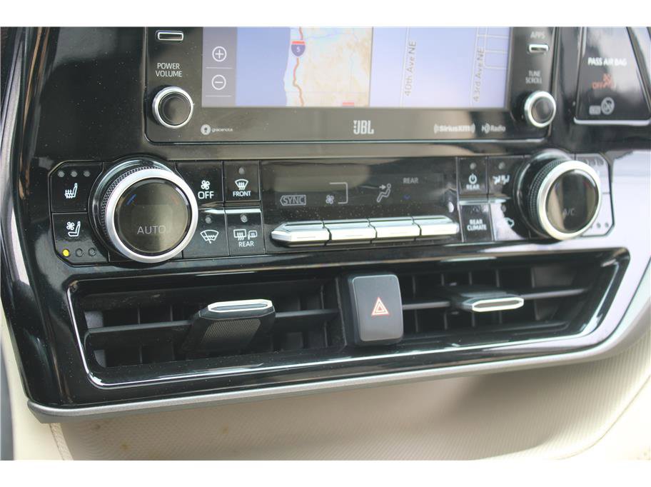Used 2020 Toyota Highlander Limited AWD/4WD image 28
