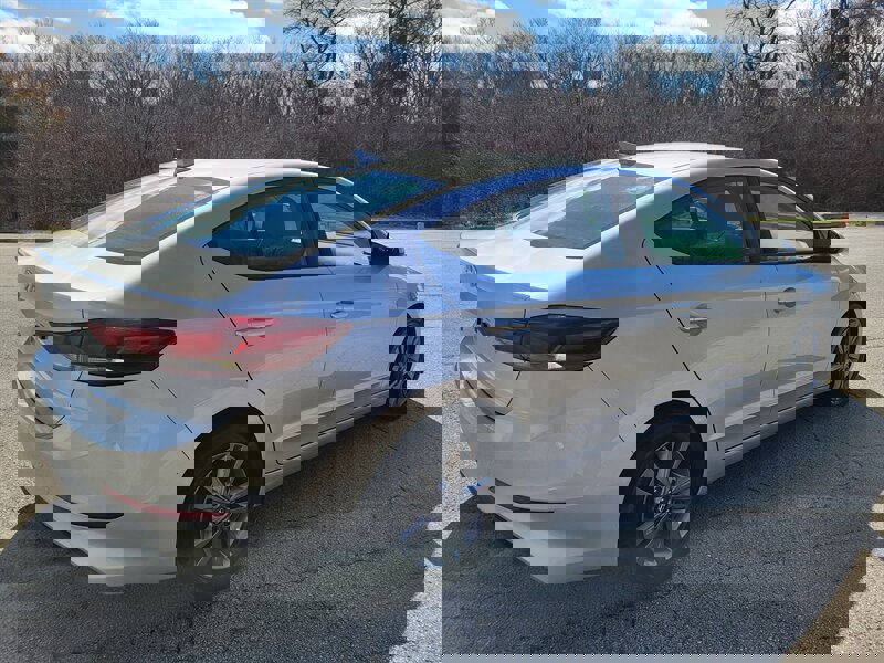 Used 2017 Hyundai Elantra SE image 5