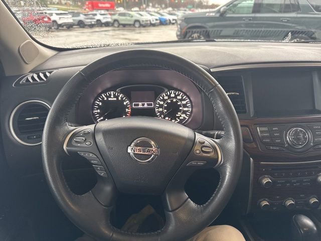 Used 2017 Nissan Pathfinder Platinum w/ Family Entertainment Package image 19