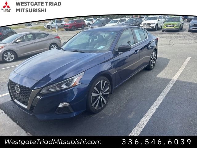 Used 2021 Nissan Altima 2.5 SR w/ SR Premium Package FWD image 3