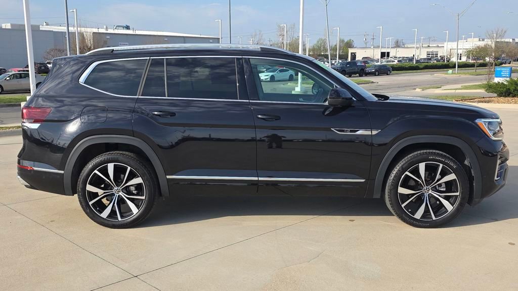 Used 2025 Volkswagen Atlas SEL Premium R-Line AWD/4WD image 6