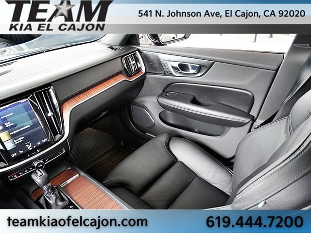 Used 2020 Volvo V60 T5 Cross Country image 24