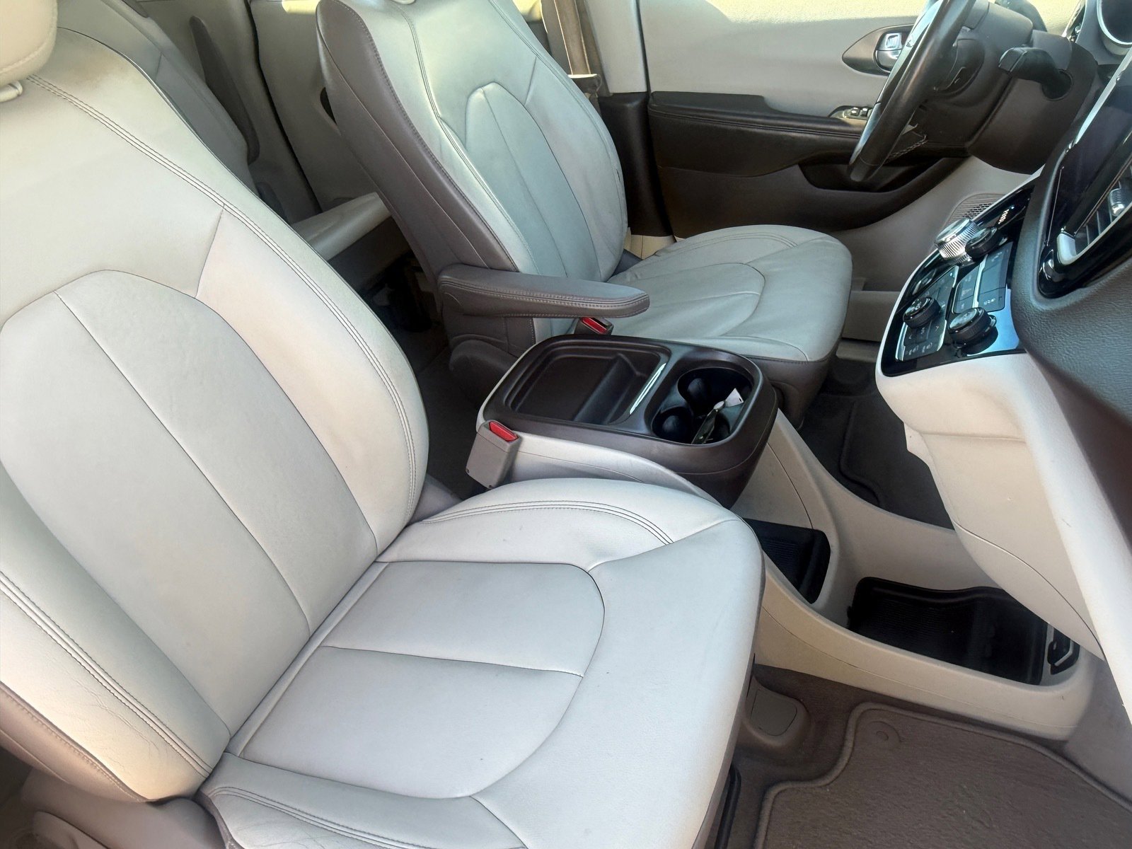 Used 2017 Chrysler Pacifica Touring-L w/ Tire & Wheel Group image 16