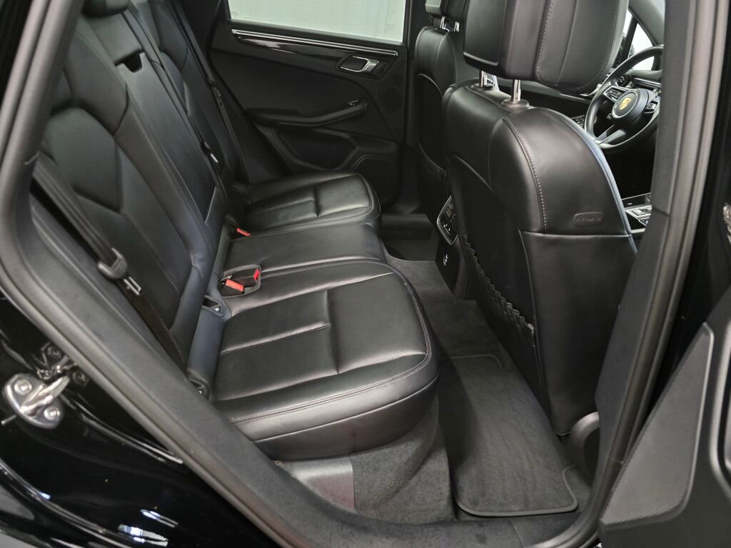 Certified 2024 Porsche Macan image 21