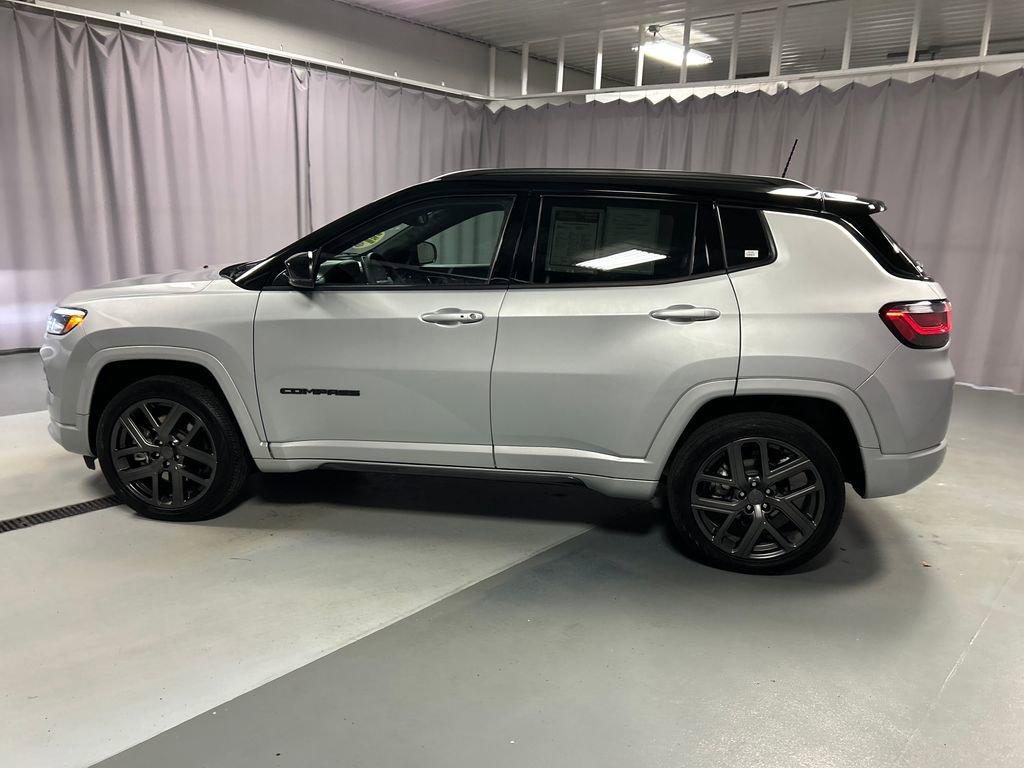 Used 2024 Jeep Compass Limited w/ High Altitude Package image 4