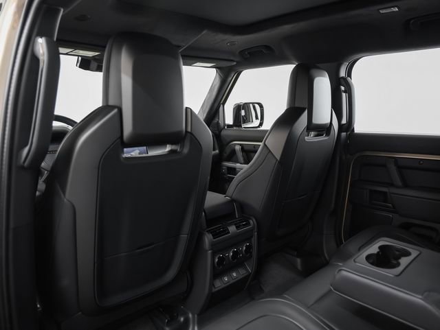 Used 2025 Land Rover Defender 110 AWD/4WD image 44