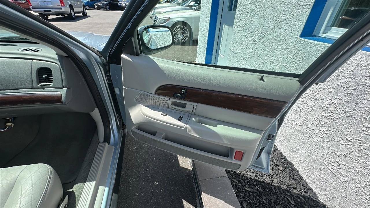 Used 2003 Mercury Grand Marquis LSE RWD image 30