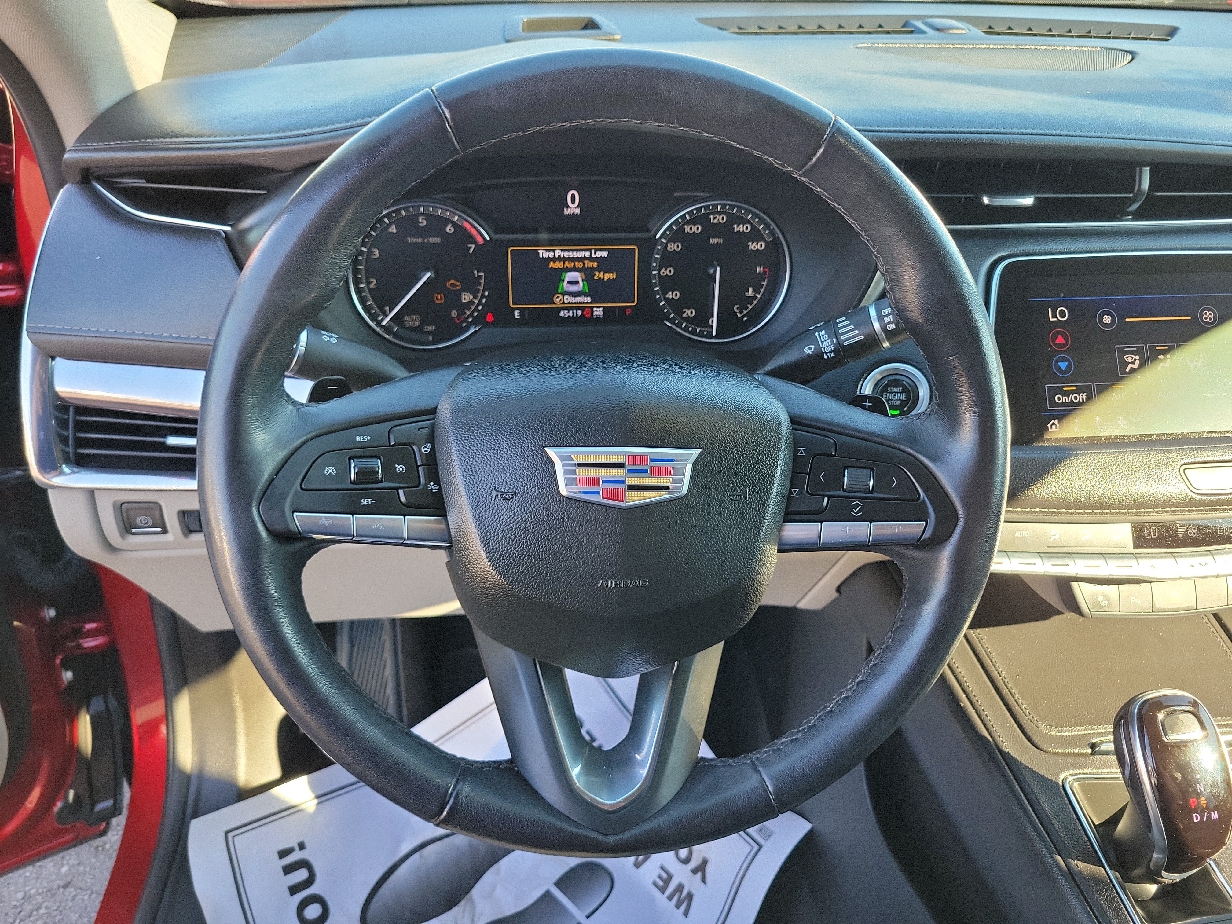 Used 2022 Cadillac XT4 Luxury w/ Cold Weather Package AWD/4WD image 23