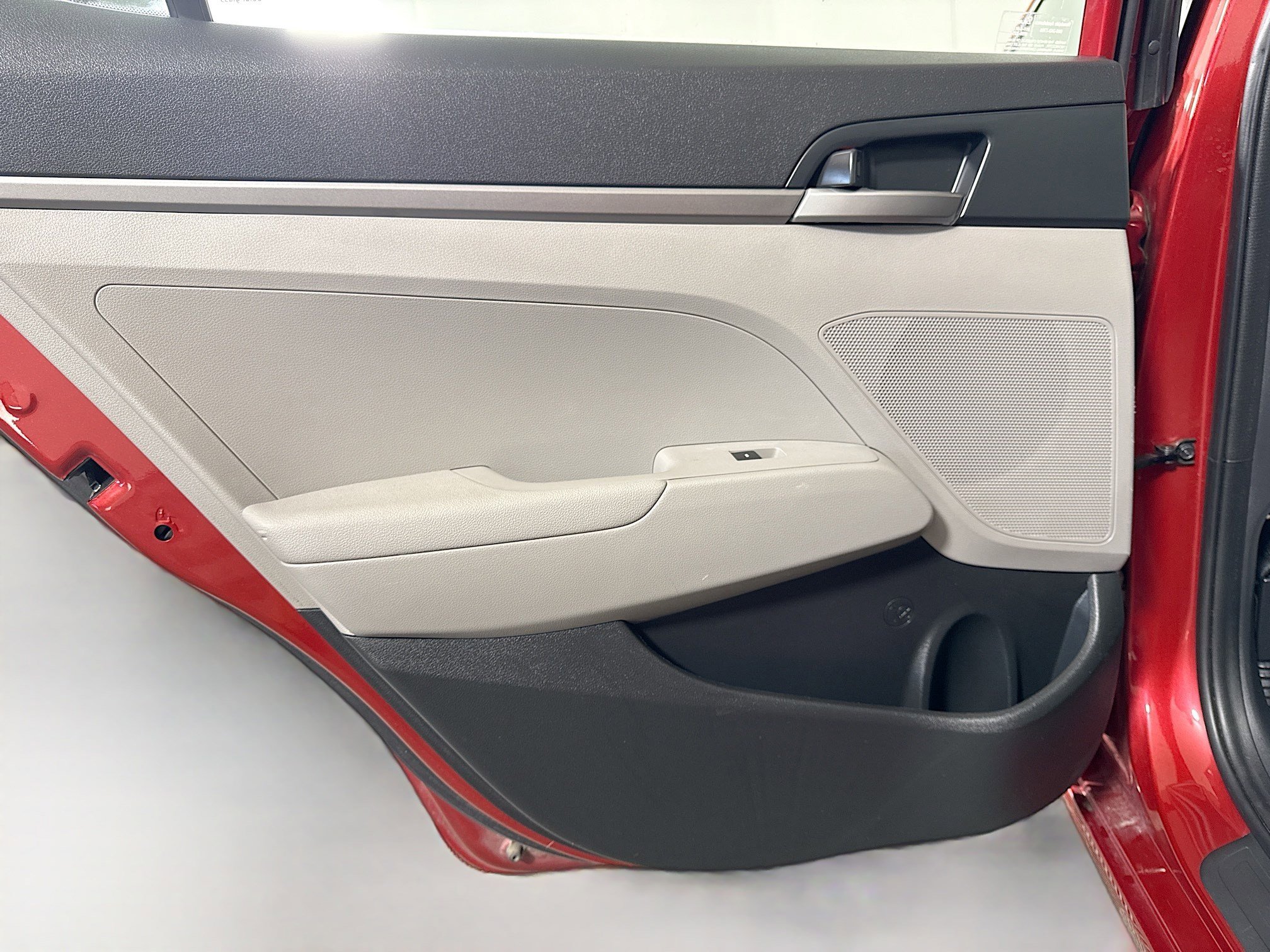 Used 2017 Hyundai Elantra SE image 24