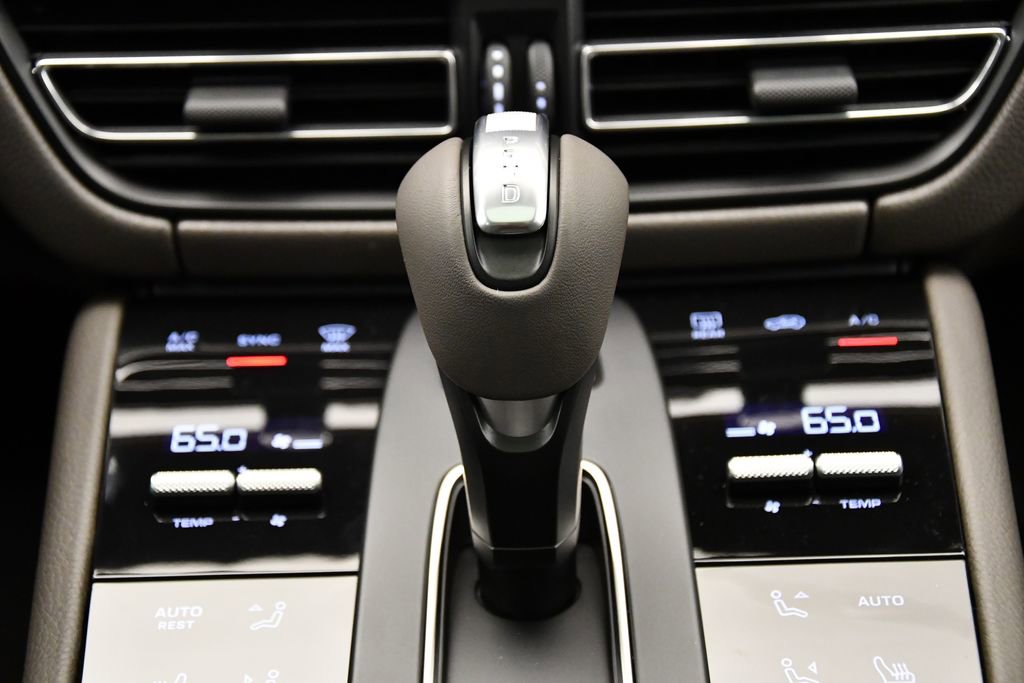 Used 2025 Porsche Macan image 26